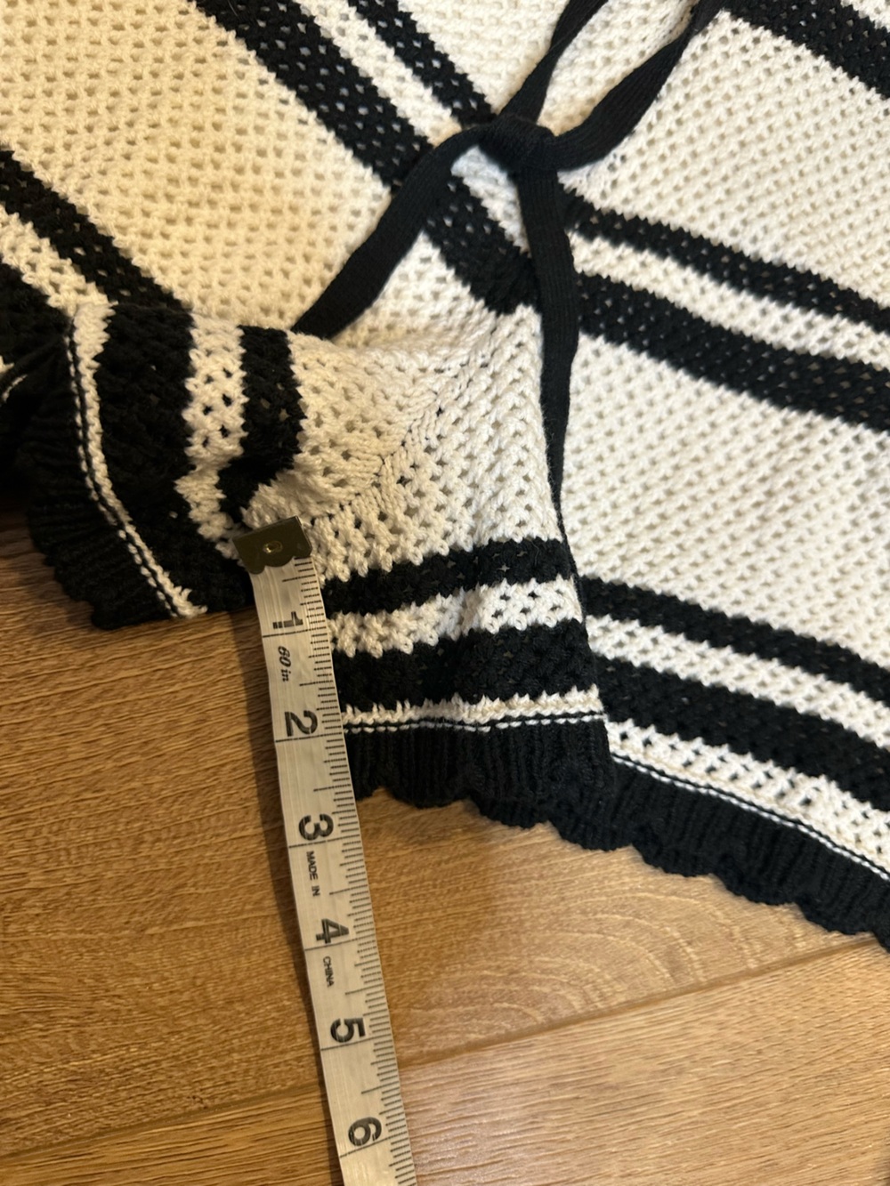 Mid-Rise Openwork Pull-On Shorts XS white &Black Striped crochet scallop hem - Picture 7 of 9